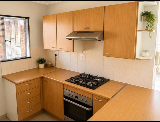 3 BEDROOM TOWNHOUSE FOR SALE IN ELDORAIGNE